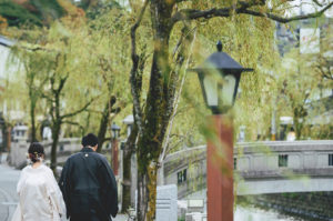 和装 フォトウェディング 豊岡・城崎の枝垂れ柳 結婚式 前撮り