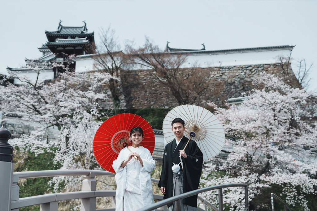 和傘などスタジオの小物もご利用可能です！ 和装 フォトウェディング 福知山 舞鶴 結婚式 前撮り