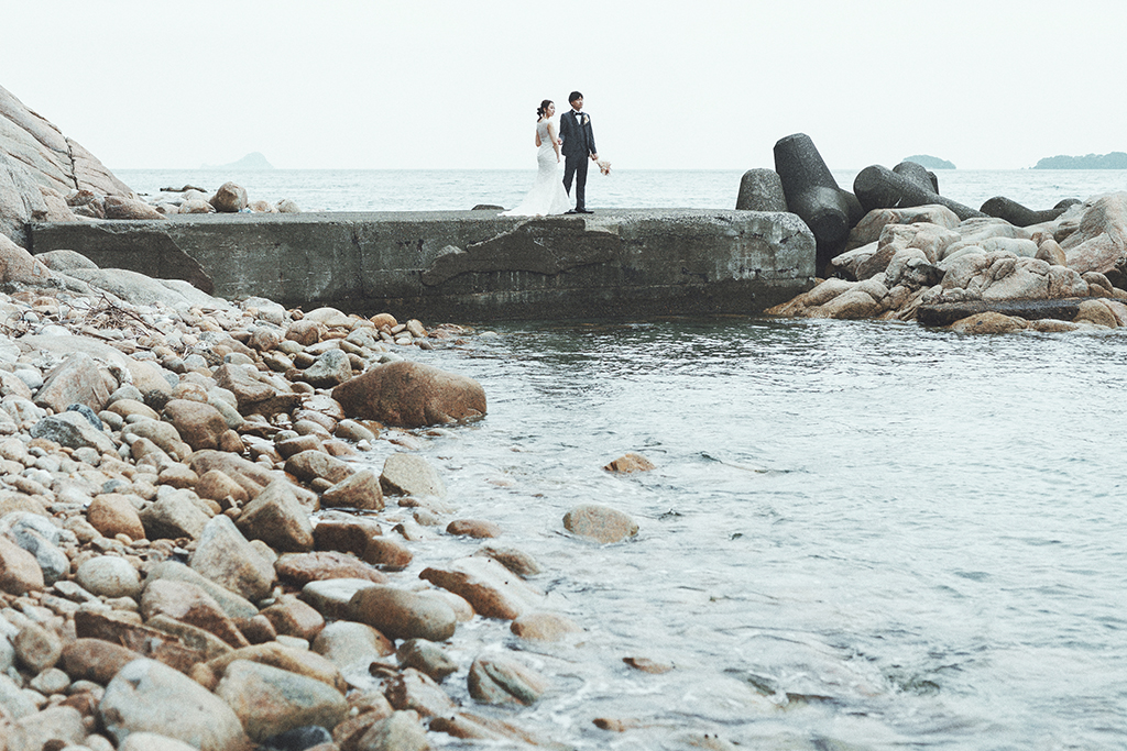 ゴロゴロとした岩のビーチが特徴的（舞鶴市瀬崎）海の京都 天橋立 京丹後 夕日ヶ浦 立岩 琴引浜 フォトウェディング 結婚式前撮り
