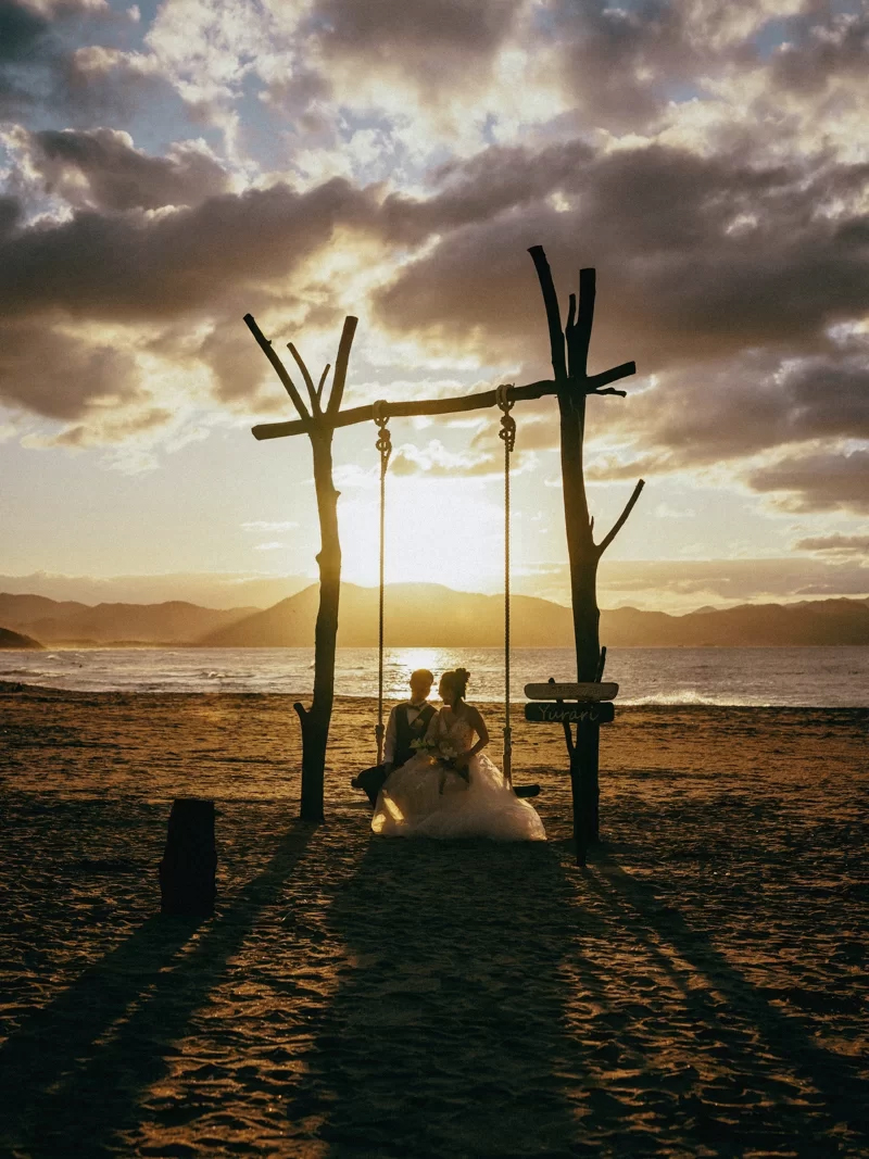 京都の海でフォトウェディング｜京丹後（夕日ヶ浦・立岩・琴引浜）、宮津（天橋立）、舞鶴、伊根の舟屋